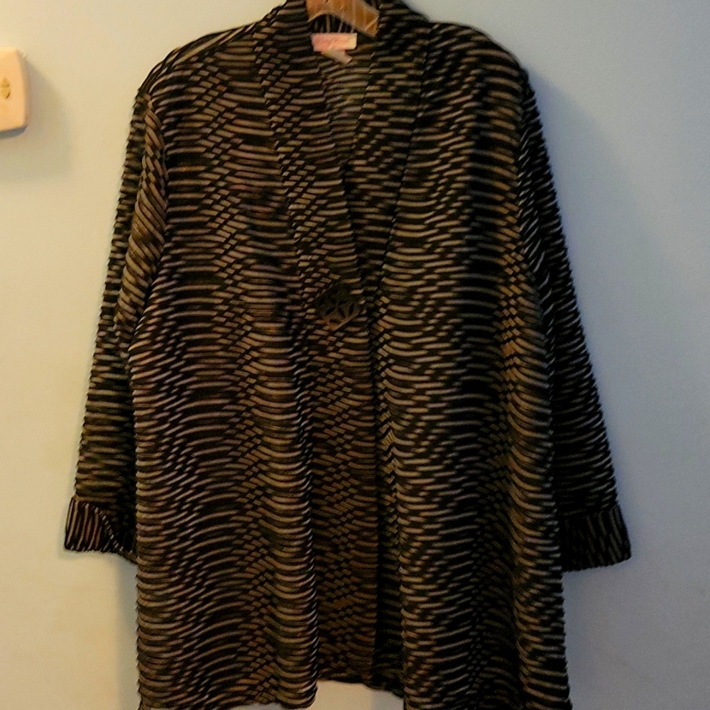 Beautiful, classy swing jacket in a semi sheer material